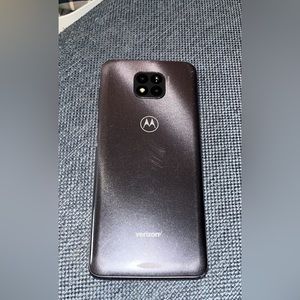 moto g power (2021) in flash gray